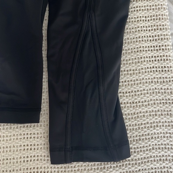Lululemon Capri-Length workout leggings - Picture 3 of 5